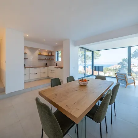 Contemporary In L'Escala