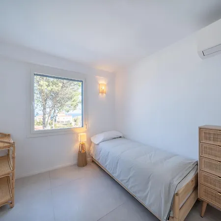 Contemporary In * L'Escala
